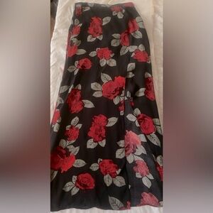 Streetwear Society
Rose print full length flowy skirt